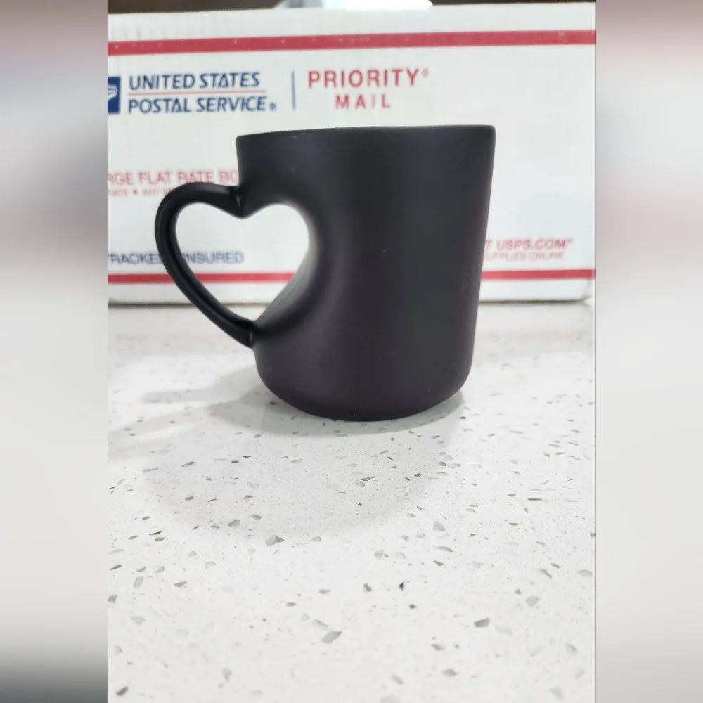 Hello Kitty Color Changing Coffee Mug - Picture 6 of 10